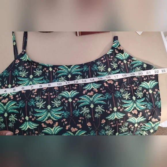 Old Navy Plus Size Tropical Print Women's Swimsuit - Picture 11 of 14